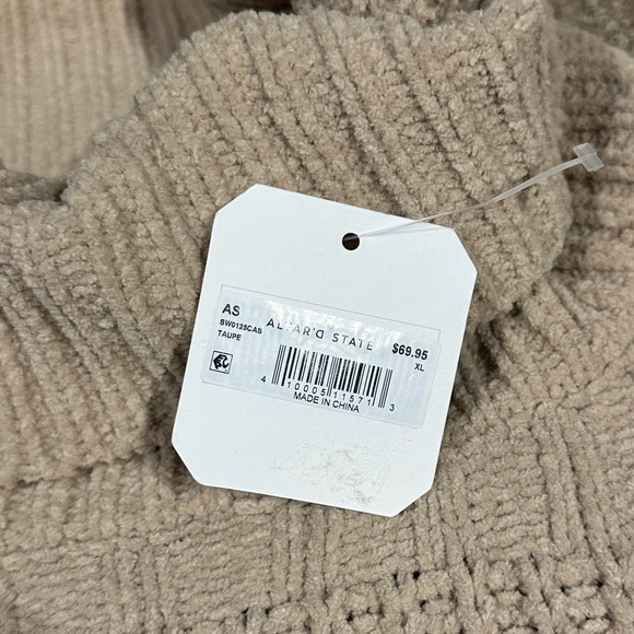 Altar'd State Sweater. Size XL. 29” Pit to Pit 22” Length. NWT Retail $70 - Picture 3 of 4